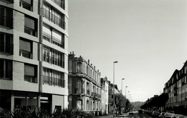 Levez les yeux ! Visite guidée de l'exposition "Cherbourg dans les années 2000"