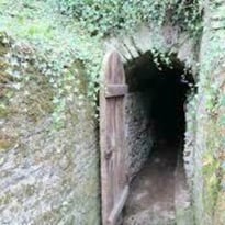 Levez les yeux ! Découverte insolite d'un souterrain médiéval