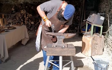 Démonstration : découverte de deux savoir-faire ancestraux, le travail du fer et du bois
