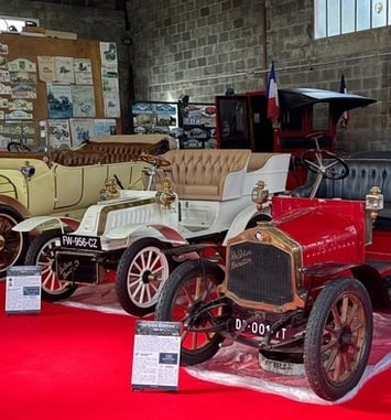 Exposition de voitures anciennes