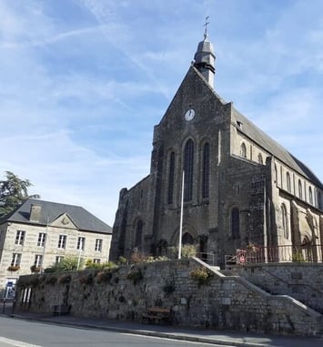 Visite libre de la collégiale de Mortain : découverte d'un joyau historique et spirituel