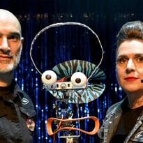 La Tête “Mi-Pneu Mi-Punk” – cie La Boîte à sel