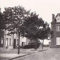 Visite guidée de la place des halles de Genêts