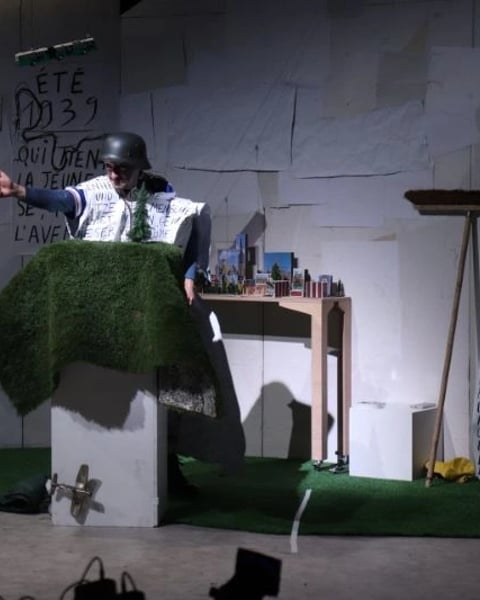 Spectacle à l'Archipel : Une Histoire Autrichienne / Les Maladroits