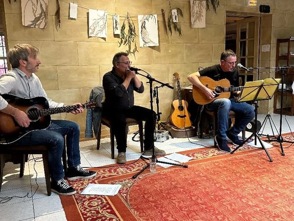 Les Rustie Buskers